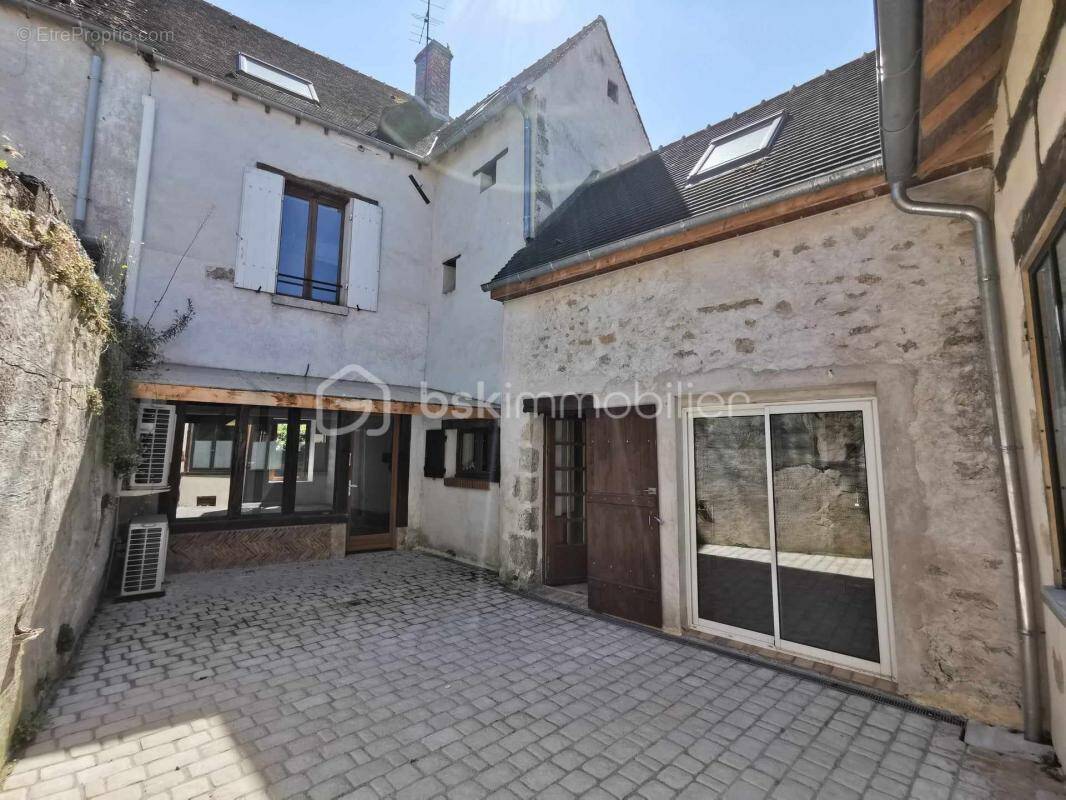 Maison à FERRIERES-EN-GATINAIS