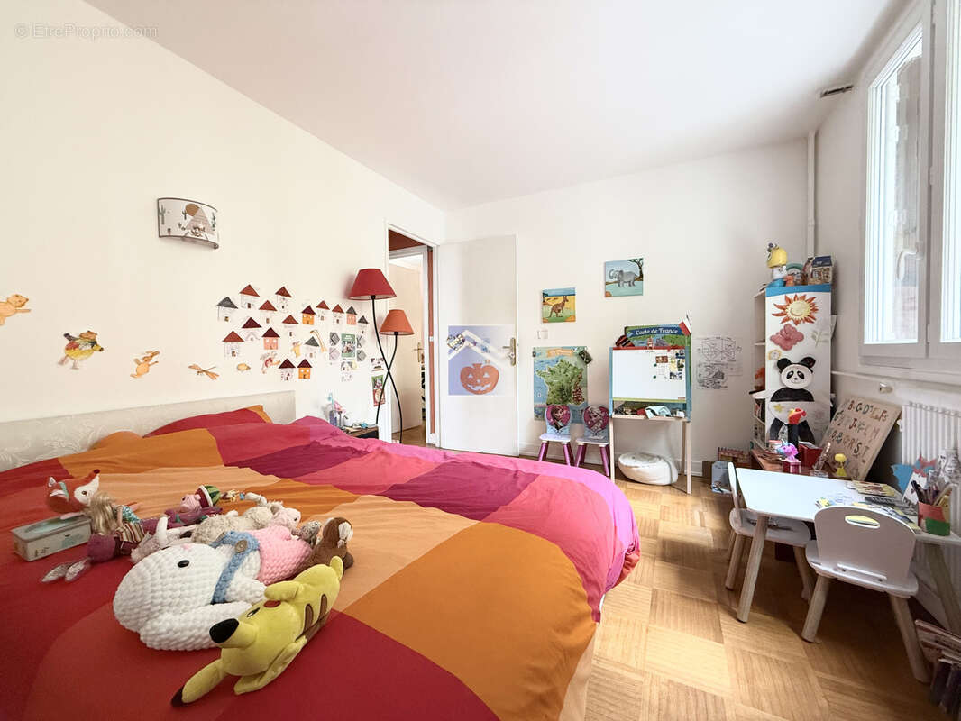 Appartement à COURBEVOIE