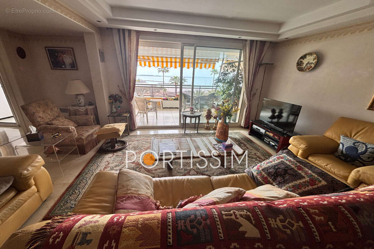 Appartement à SAINT-LAURENT-DU-VAR