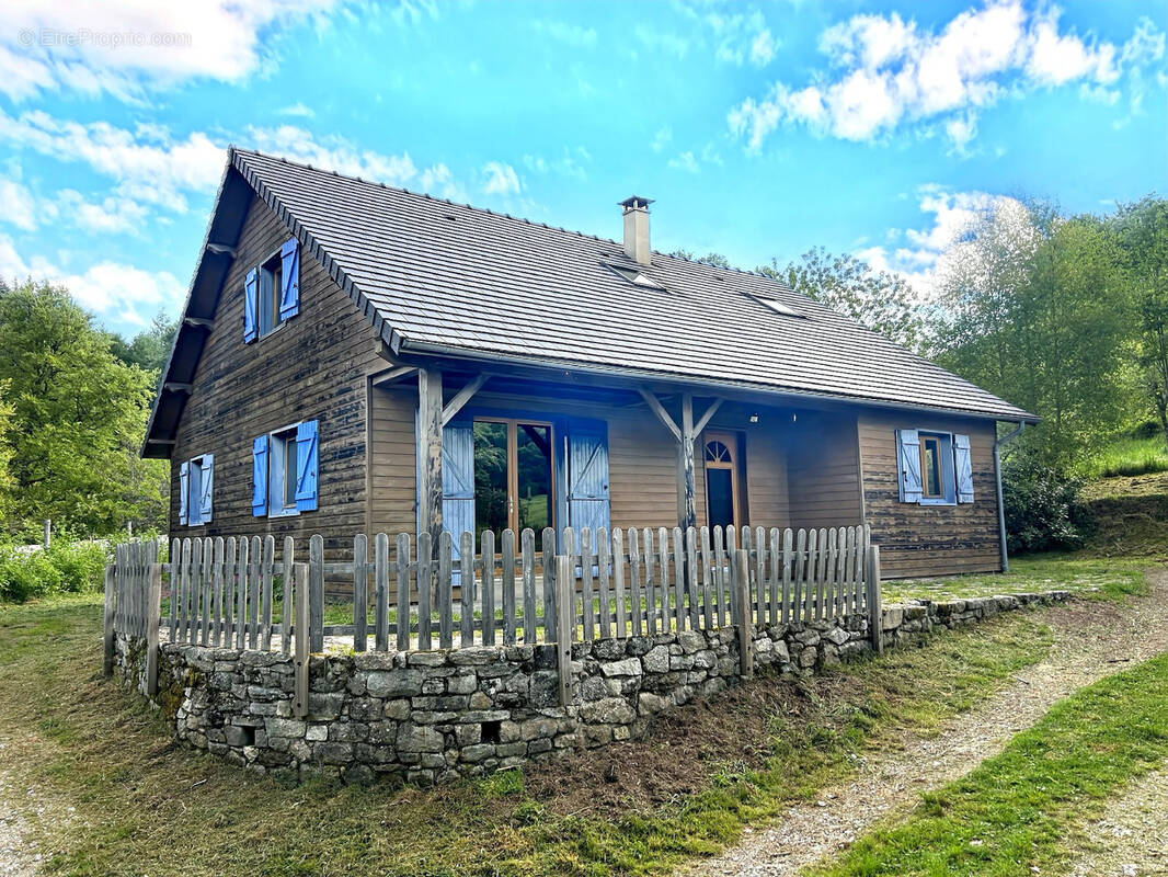 Maison à SAINT-YRIEIX-LE-DEJALAT