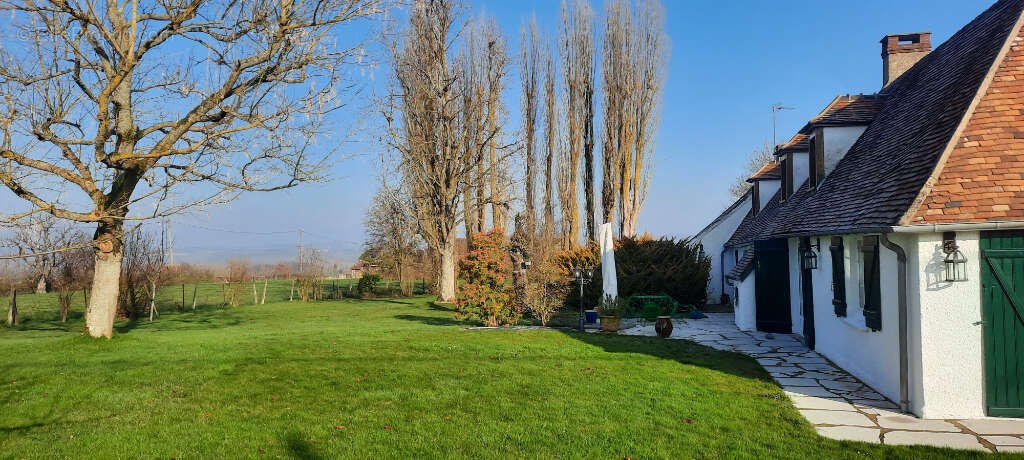 Maison à ONS-EN-BRAY