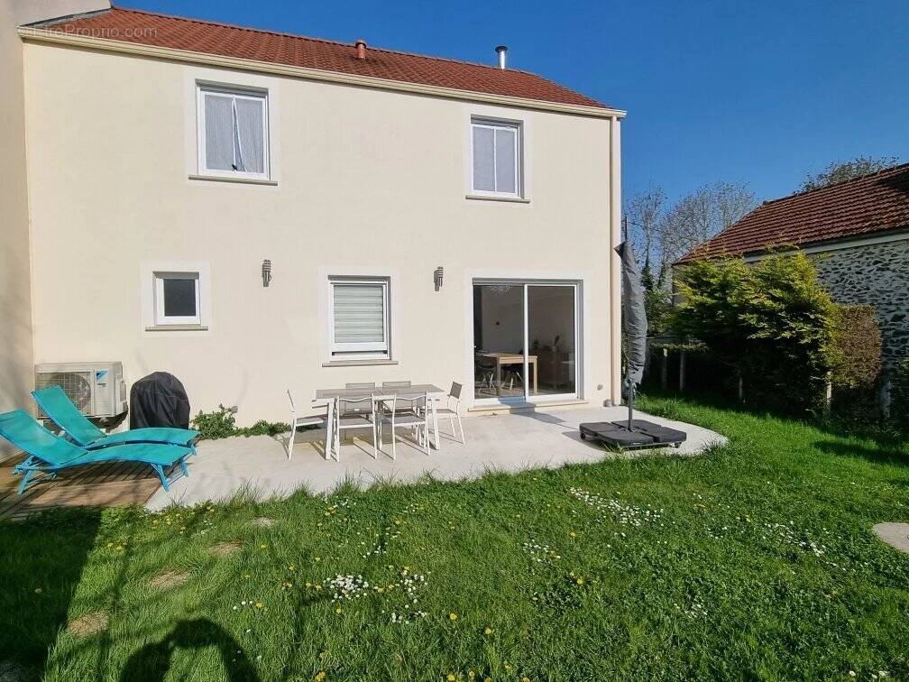 Maison à MOUROUX