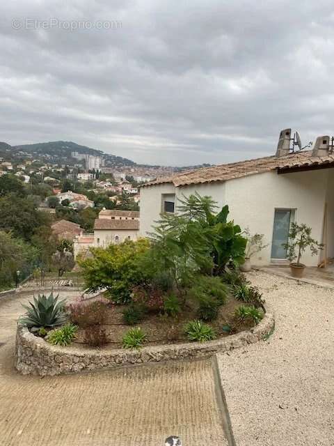 Maison à VALLAURIS
