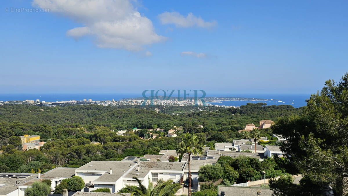 Appartement à VALLAURIS