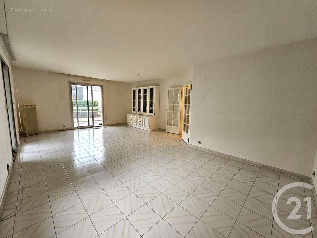 Appartement à SAINT-MAUR-DES-FOSSES
