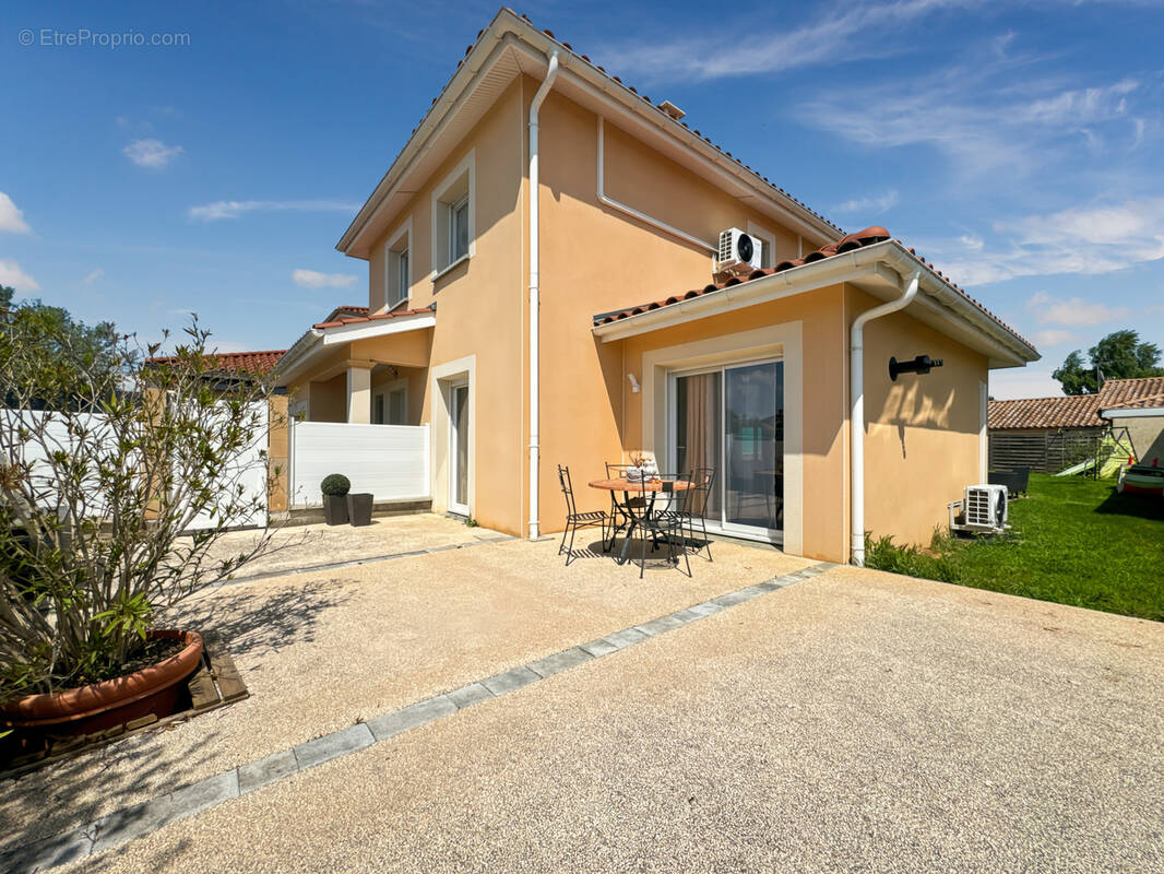 Maison à ARS-SUR-FORMANS