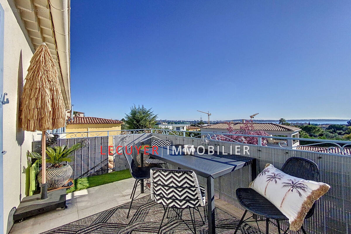 Appartement à VALLAURIS