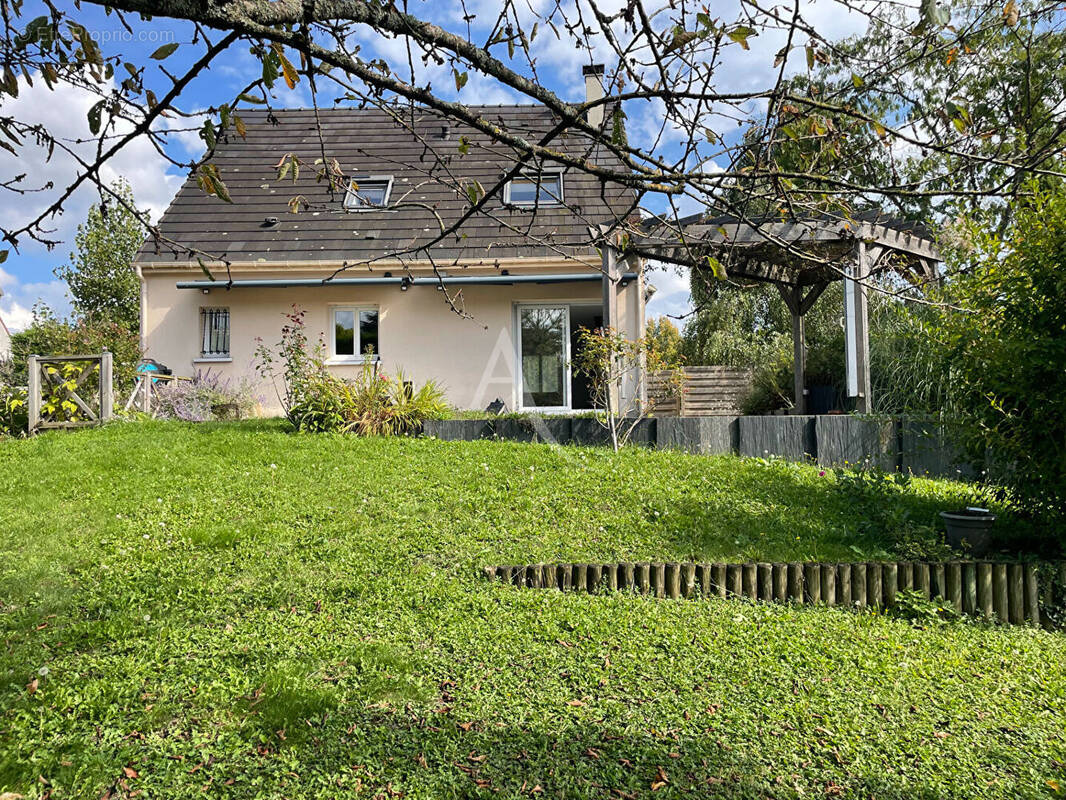 Maison à SAINT-JEAN-DE-BRAYE
