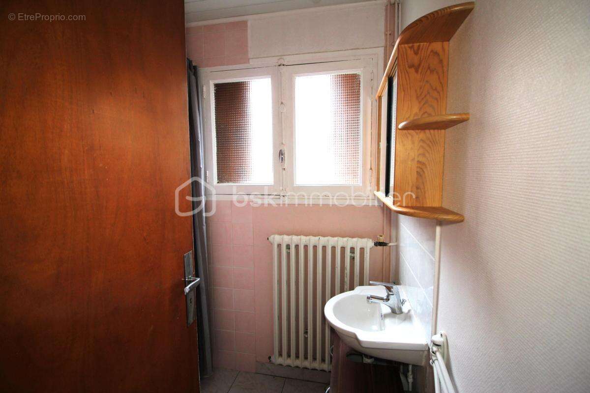Appartement à LAMALOU-LES-BAINS