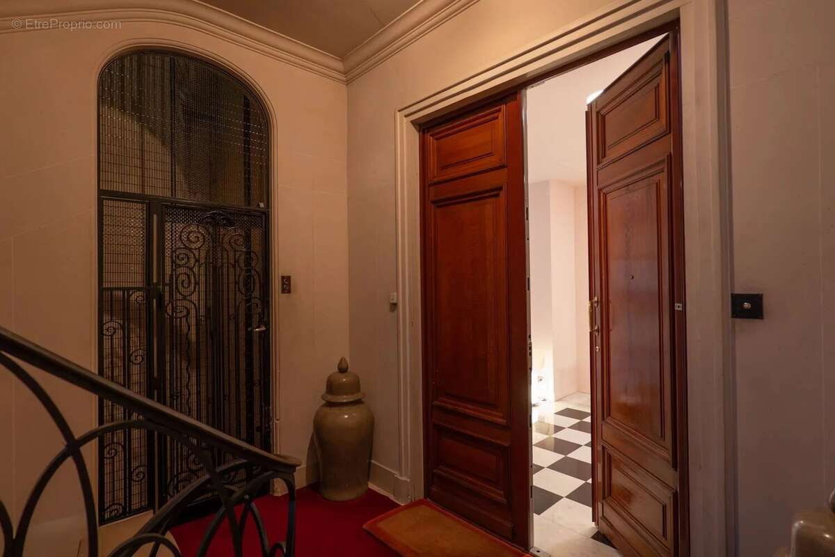 Appartement à PARIS-16E