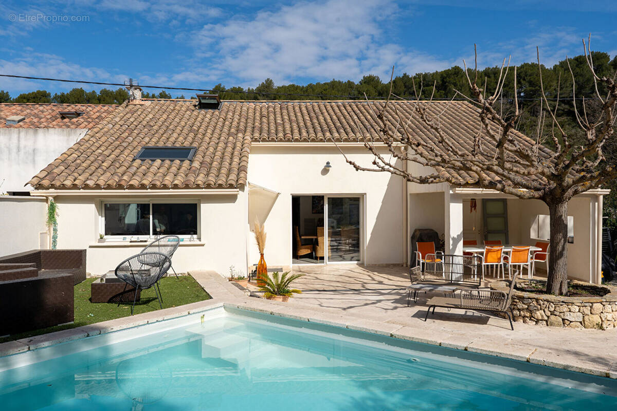 Maison à SIMIANE-COLLONGUE