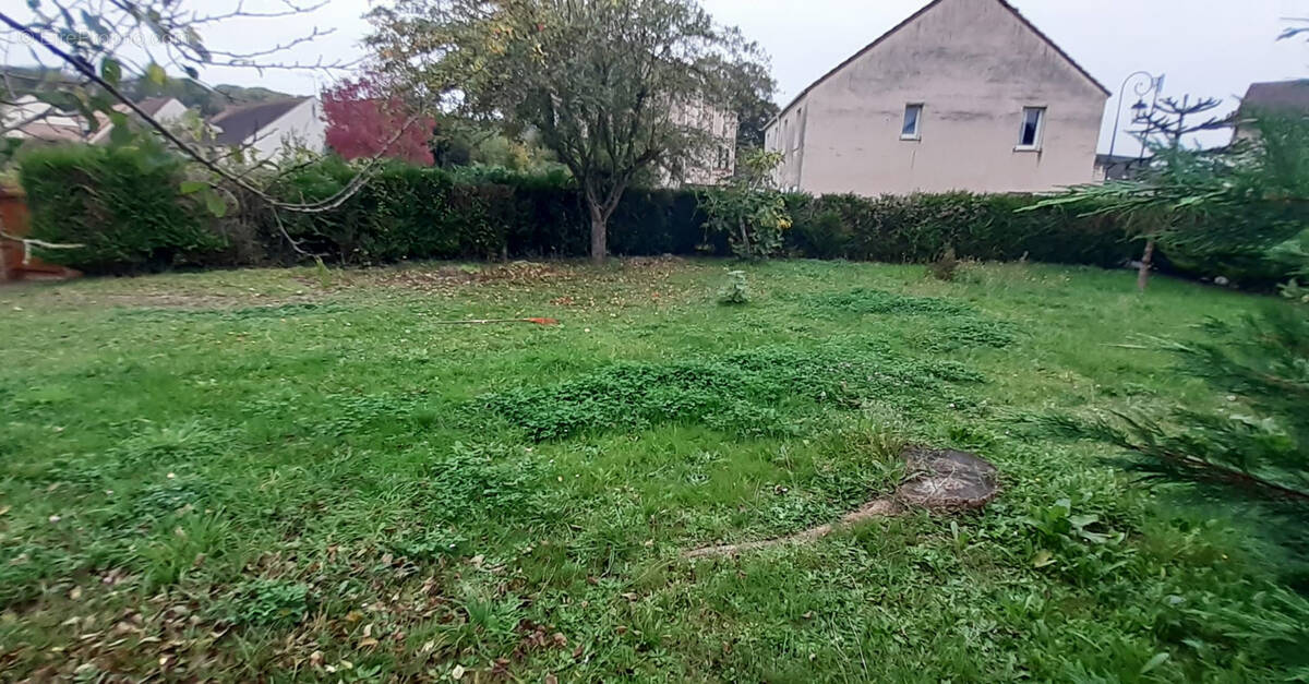 Terrain à CHAMPAGNE-SUR-OISE