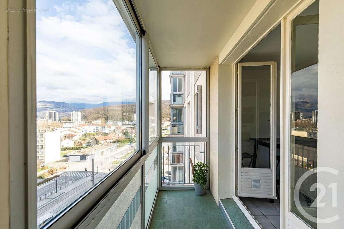 Appartement à LE PONT-DE-CLAIX
