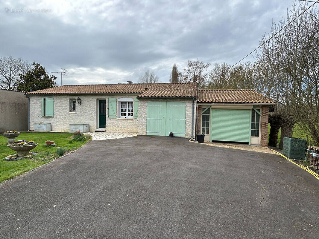 Maison à MAGNE