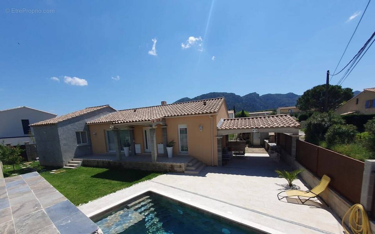 Maison à ROBION
