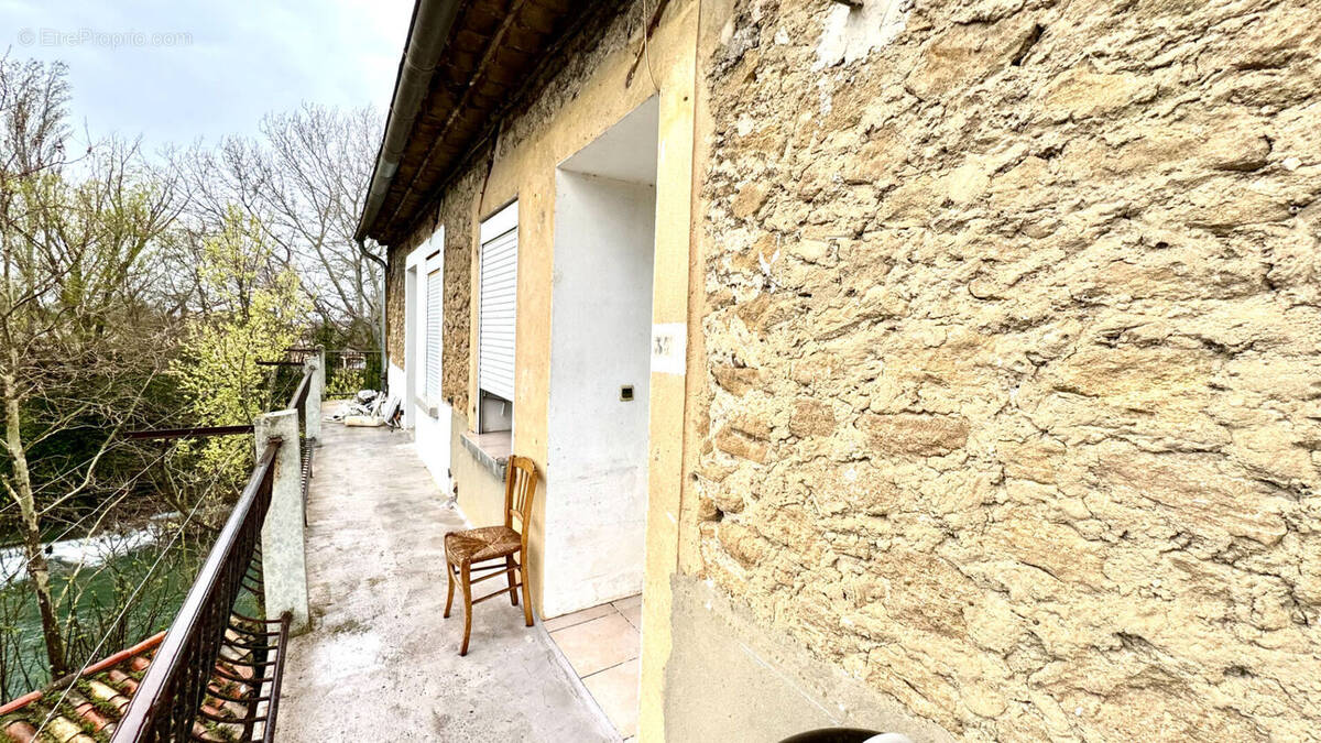 Appartement à ENTRAIGUES-SUR-LA-SORGUE