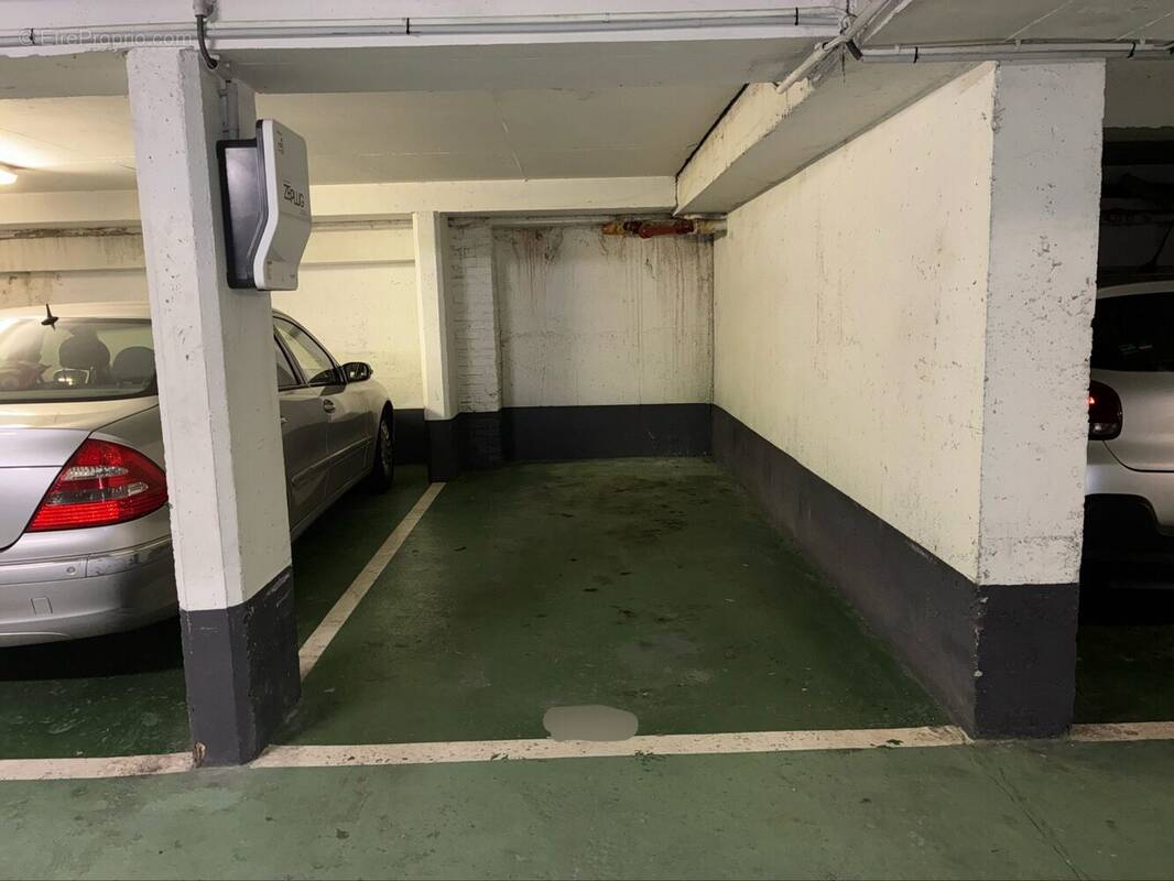 Parking à PARIS-15E
