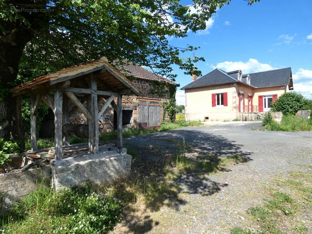 Maison à HAUTEFORT