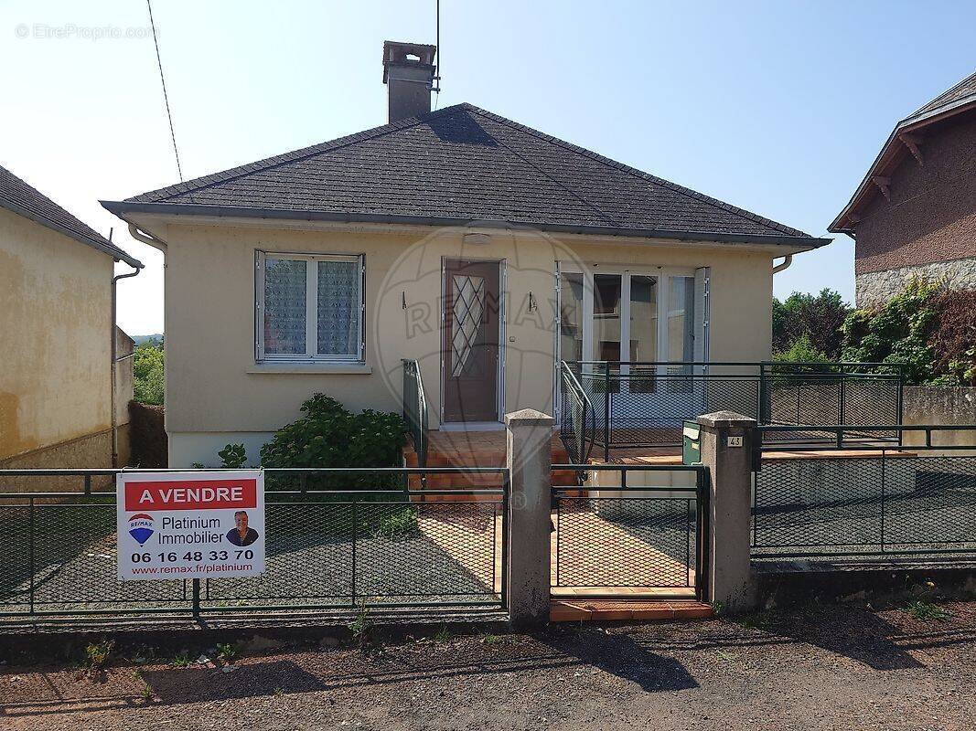 Maison à LUZY