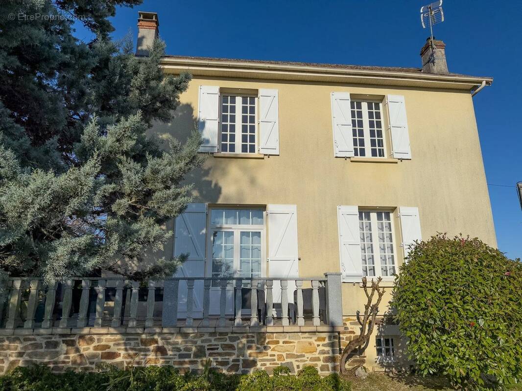 Maison à SARRAZAC