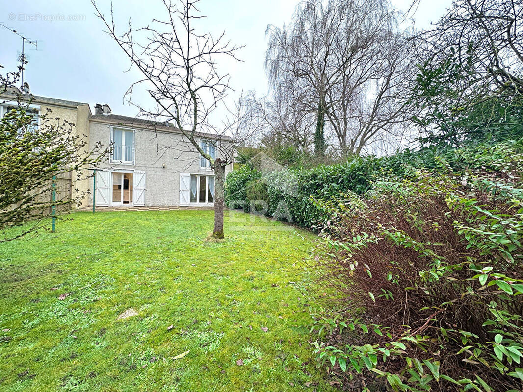 Maison à SAINT-PIERRE-LES-NEMOURS