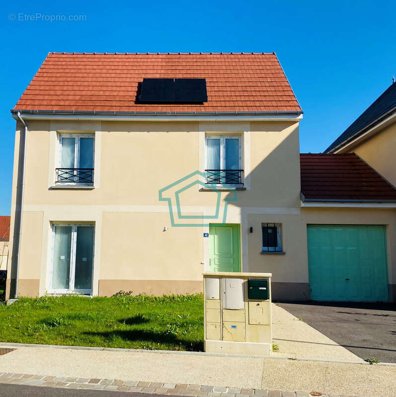 Maison à LA QUEUE-LES-YVELINES