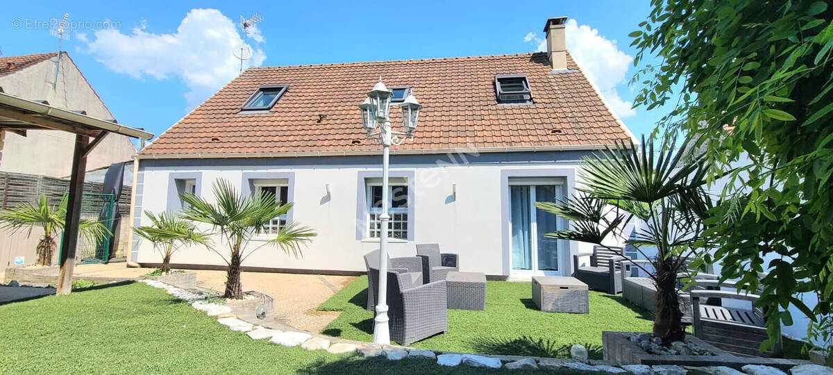 Maison à EZANVILLE