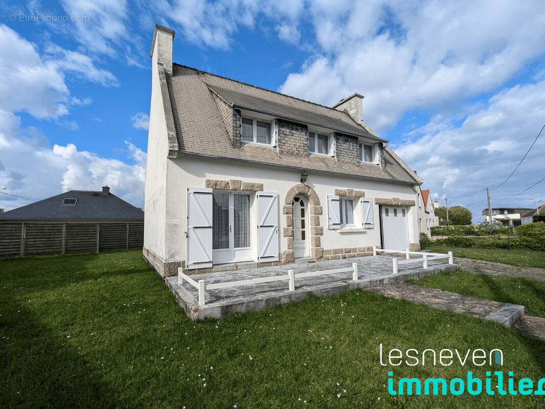 Maison à PLOUNEOUR-TREZ