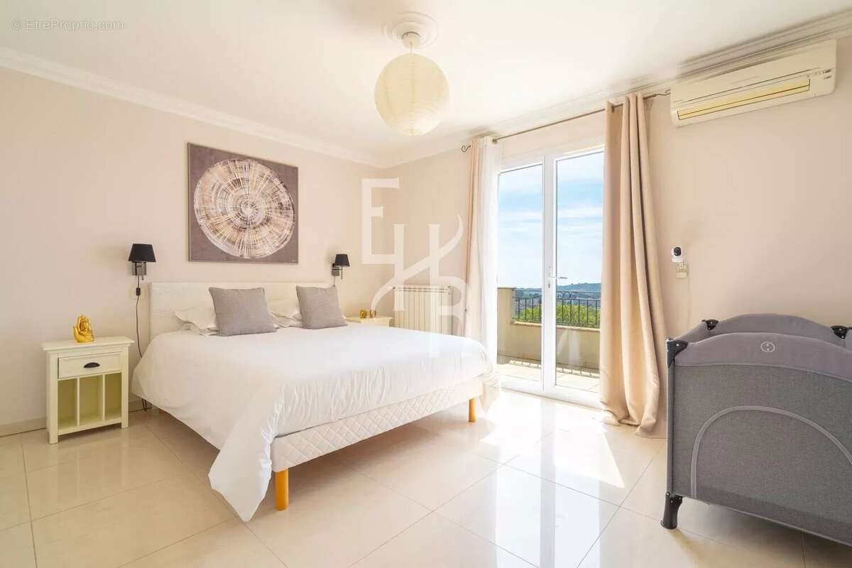 Maison à MOUGINS
