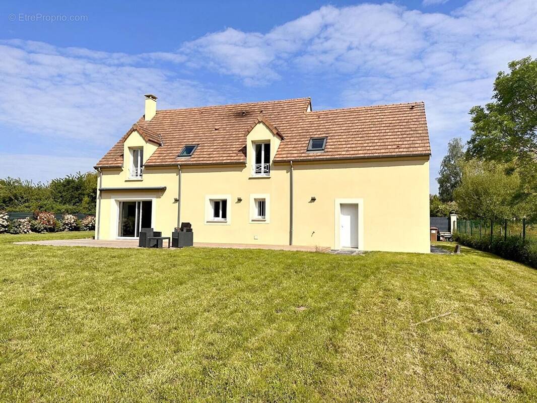 Maison à HOUDAN