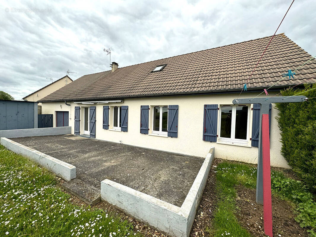 Maison à SAINT-LUBIN-DES-JONCHERETS