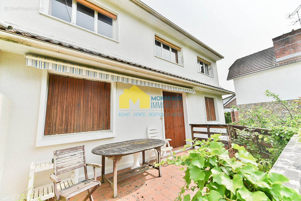 Maison à SAINTE-GENEVIEVE-DES-BOIS