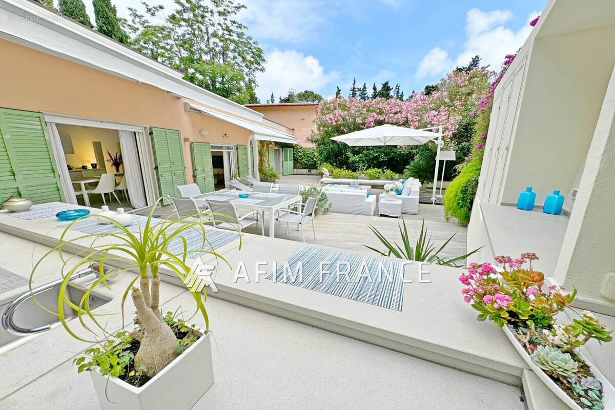 Appartement à EZE