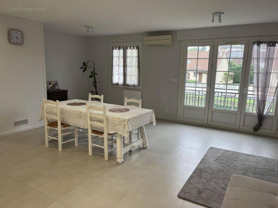 Appartement à PIERRELAYE