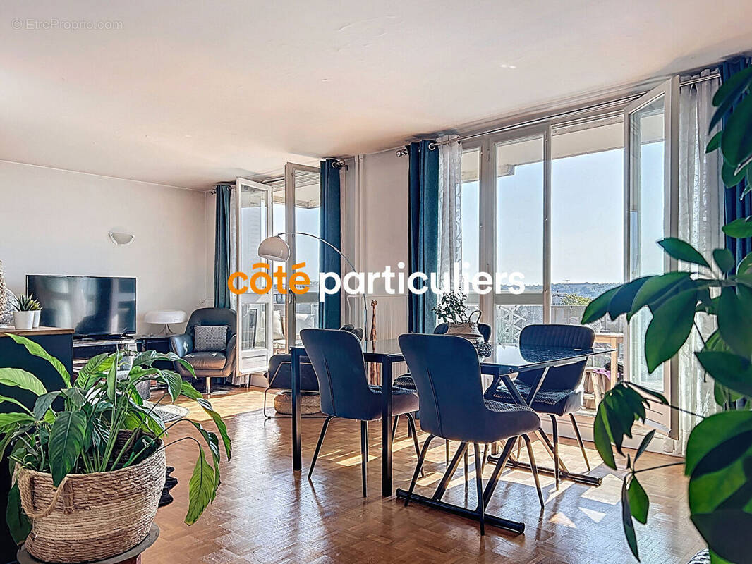 Appartement à SAINT-MAUR-DES-FOSSES