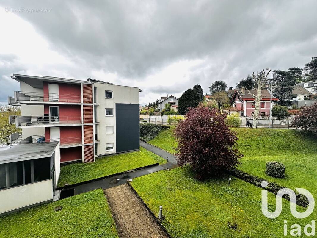 Photo 1 - Appartement à SAINT-PRIEST-EN-JAREZ