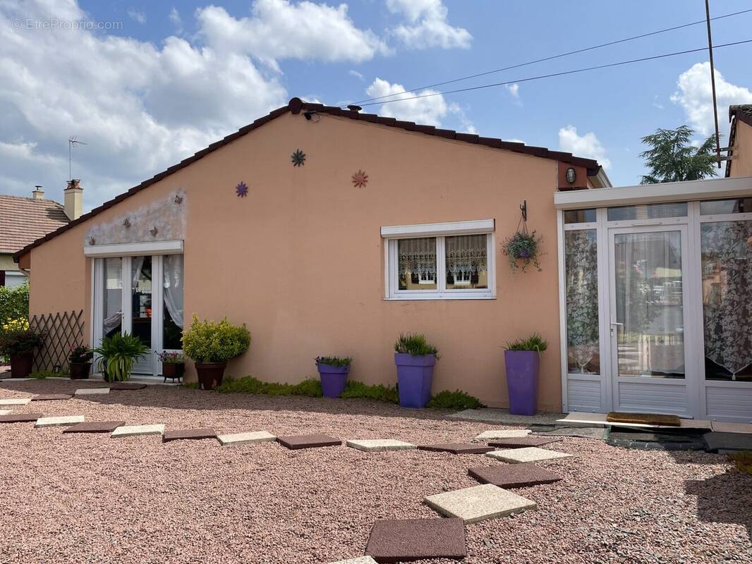 Faàçade - Maison à SAINT-COSME-EN-VAIRAIS
