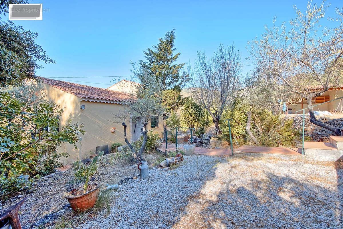 Maison à SOLLIES-TOUCAS