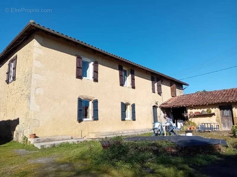 Maison à SEISSAN