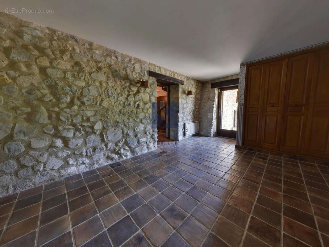 Maison à MIRMANDE