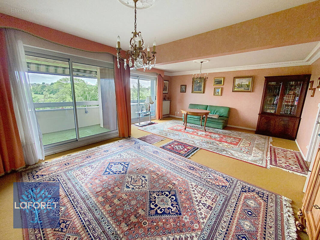 Appartement à FOUGERES
