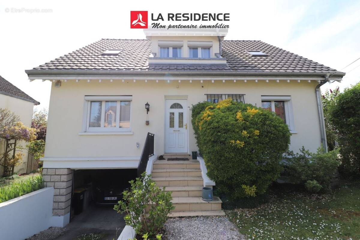 Maison à LA FRETTE-SUR-SEINE
