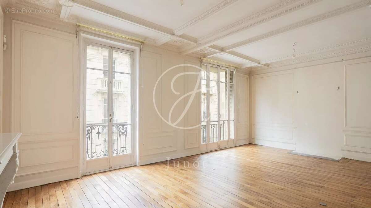 Appartement à PARIS-16E