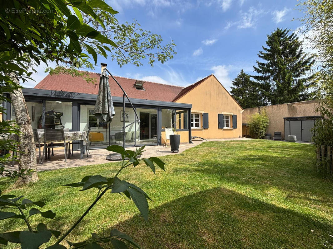 Maison à SAVIGNY-LE-TEMPLE