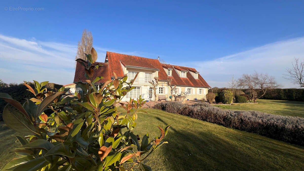 Maison à NEAUPHLE-LE-CHATEAU