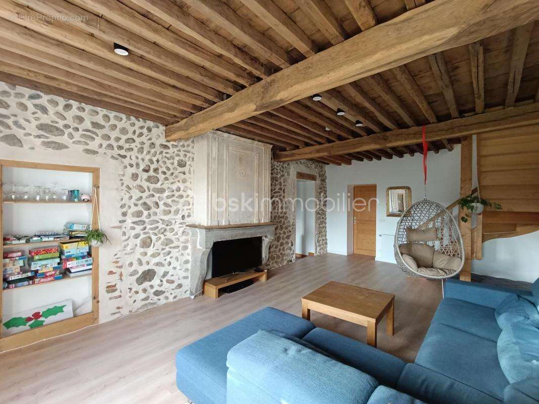 Maison à CHARNECLES