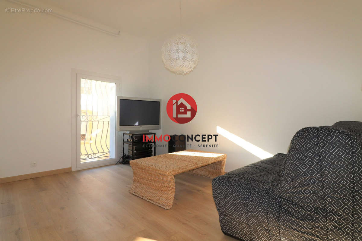 Appartement à LAUDUN-L&#039;ARDOISE