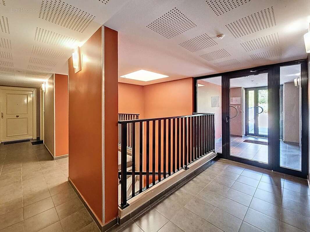 Appartement à SAINT-LAURENT-DU-VAR