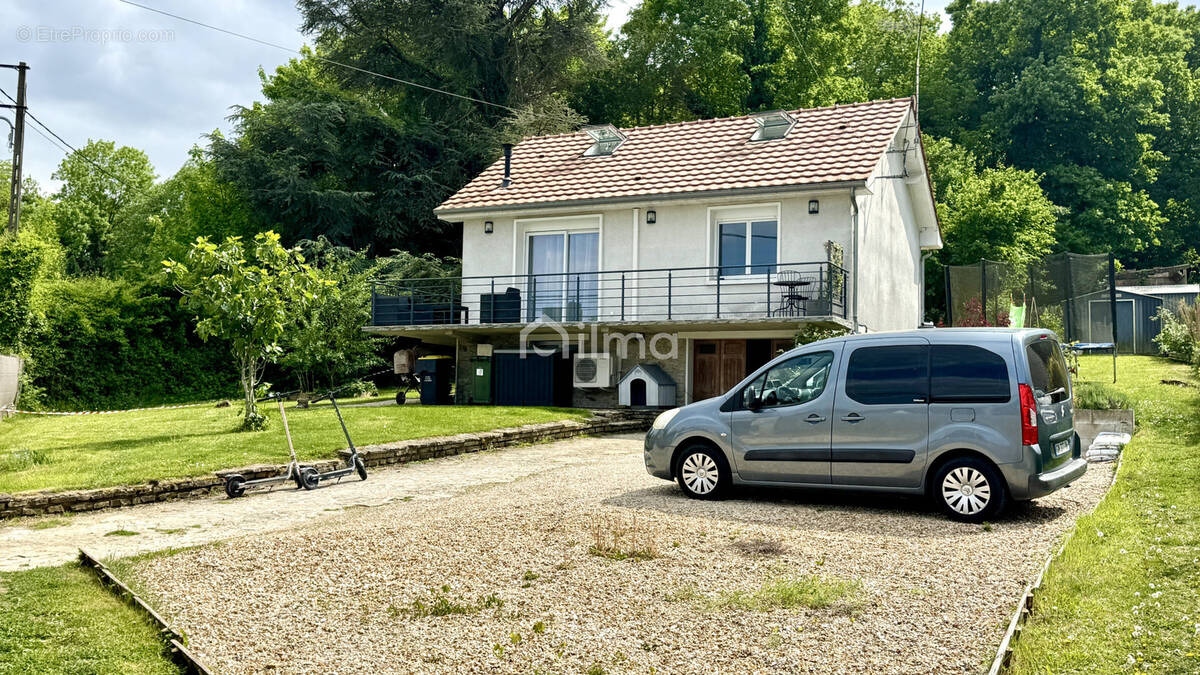 Maison à SAINT-JEAN-LES-DEUX-JUMEAUX