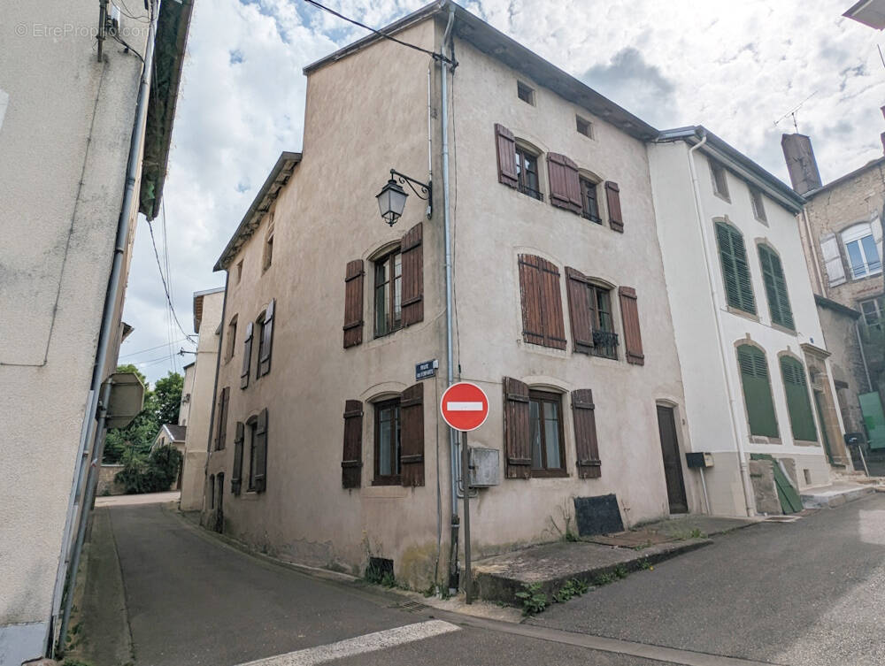 Maison à MIRECOURT